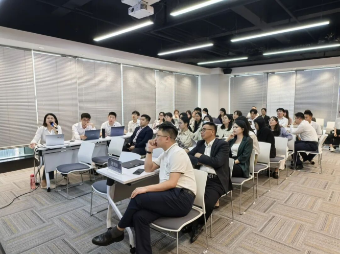 《探讨法律人实用 AI 工具指南》培训会议圆满举办